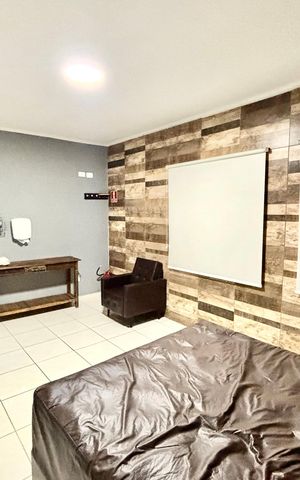 Casa à venda com 327m², 8 quartos e 2 vagas Casa à venda com 327m², 8 quartos e 2 vagasQuarto