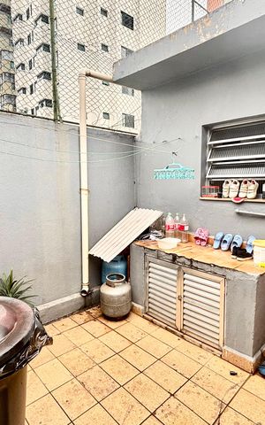 Casa à venda com 327m², 8 quartos e 2 vagas Casa à venda com 327m², 8 quartos e 2 vagasQuintal