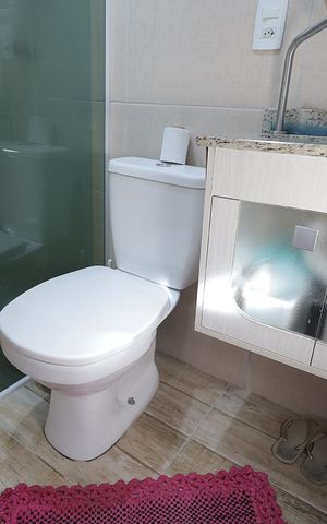 Casa à venda com 90m², 2 quartos e 2 vagas Casa à venda com 90m², 2 quartos e 2 vagasBanheiro Suíte