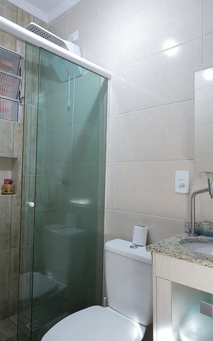 Casa à venda com 90m², 2 quartos e 2 vagas Casa à venda com 90m², 2 quartos e 2 vagasBanheiro Suíte
