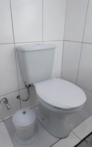 Casa à venda com 90m², 2 quartos e 2 vagas Casa à venda com 90m², 2 quartos e 2 vagasBanheiro