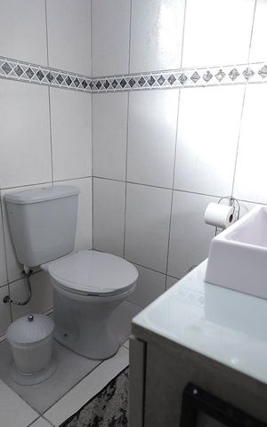 Casa à venda com 90m², 2 quartos e 2 vagas Casa à venda com 90m², 2 quartos e 2 vagasBanheiro