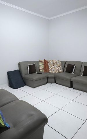 Casa à venda com 90m², 2 quartos e 2 vagas Casa à venda com 90m², 2 quartos e 2 vagasSala