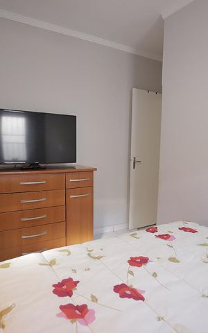 Casa à venda com 90m², 2 quartos e 2 vagas Casa à venda com 90m², 2 quartos e 2 vagasQuarto Suíte