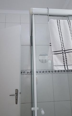 Casa à venda com 90m², 2 quartos e 2 vagas Casa à venda com 90m², 2 quartos e 2 vagasBanheiro