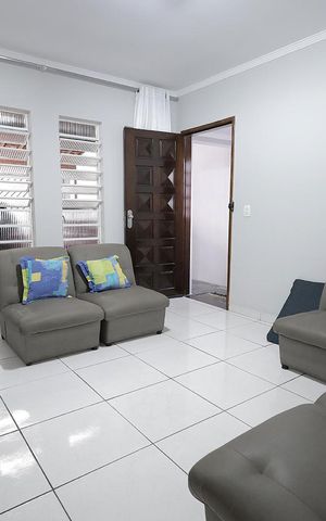 Casa à venda com 90m², 2 quartos e 2 vagas Casa à venda com 90m², 2 quartos e 2 vagasSala