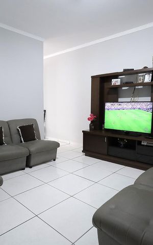 Casa à venda com 90m², 2 quartos e 2 vagas Casa à venda com 90m², 2 quartos e 2 vagasSala