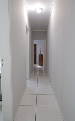 Casa à venda com 90m², 2 quartos e 2 vagas Casa à venda com 90m², 2 quartos e 2 vagasCorredor