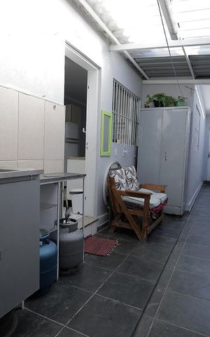 Casa à venda com 90m², 2 quartos e 2 vagas Casa à venda com 90m², 2 quartos e 2 vagasCorredor e Churrasqueira
