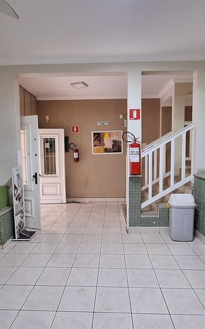 Casa à venda com 156m², 3 quartos e sem vaga Casa à venda com 156m², 3 quartos e sem vagaSala
