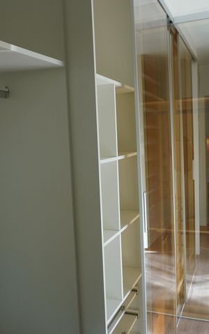 Casa de condomínio para alugar com 370m², 4 quartos e 4 vagasCloset