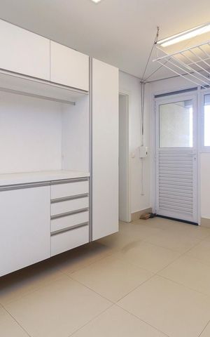 Apartamento à venda com 350m², 4 quartos e 5 vagas Apartamento à venda com 350m², 4 quartos e 5 vagasÁrea de Serviço