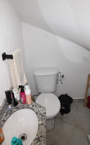 Casa à venda com 95m², 3 quartos e 2 vagasLavabo
