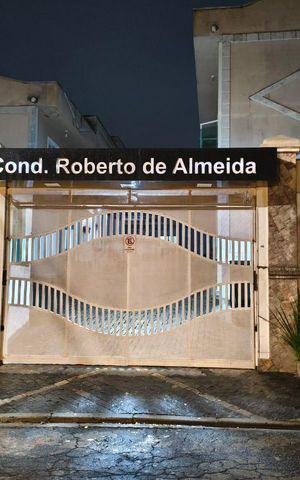 Casa à venda com 95m², 3 quartos e 2 vagas Casa à venda com 95m², 3 quartos e 2 vagasFachada