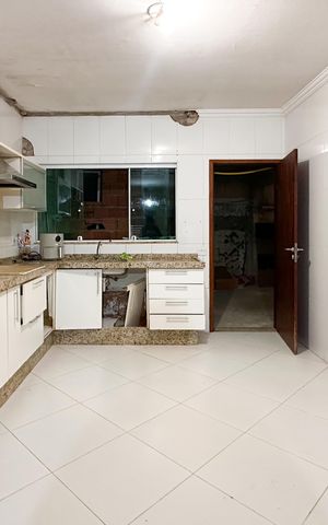 Casa à venda com 415m², 6 quartos e 3 vagas Casa à venda com 415m², 6 quartos e 3 vagasCozinha - Casa 1
