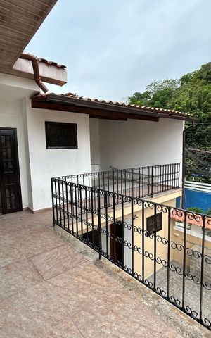 Casa à venda com 121m², 3 quartos e 2 vagasVaranda