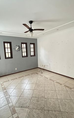 Casa à venda com 121m², 3 quartos e 2 vagasSala
