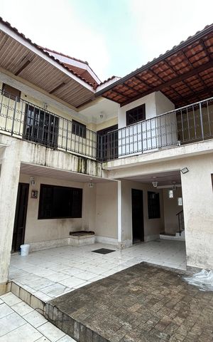 Casa à venda com 121m², 3 quartos e 2 vagasFachada