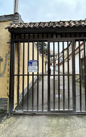 Casa à venda com 121m², 3 quartos e 2 vagasFachada + placa