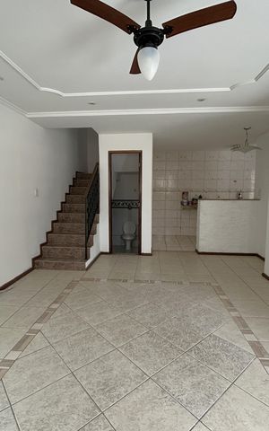 Casa à venda com 121m², 3 quartos e 2 vagasSala