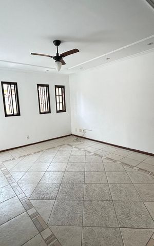 Casa à venda com 121m², 3 quartos e 2 vagasSala