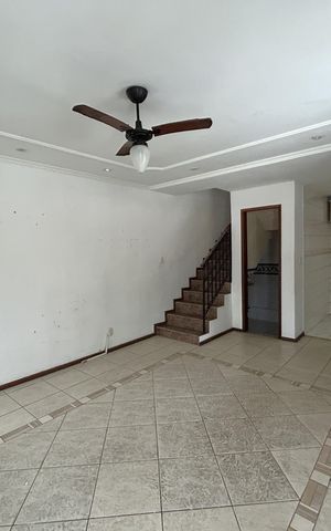 Casa à venda com 121m², 3 quartos e 2 vagasSala