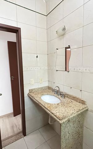 Casa à venda com 121m², 3 quartos e 2 vagasBanheiro Social