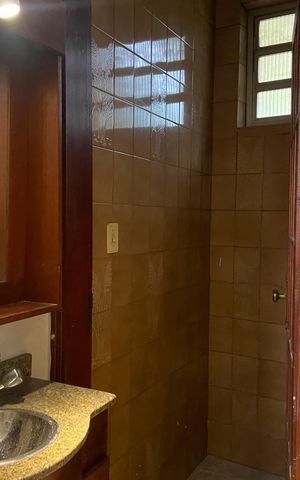 Casa à venda com 500m², 3 quartos e 3 vagas Casa à venda com 500m², 3 quartos e 3 vagasLavabo