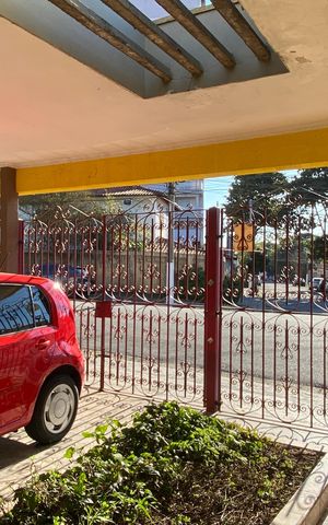 Casa à venda com 500m², 3 quartos e 3 vagas Casa à venda com 500m², 3 quartos e 3 vagasGaragem e Entrada