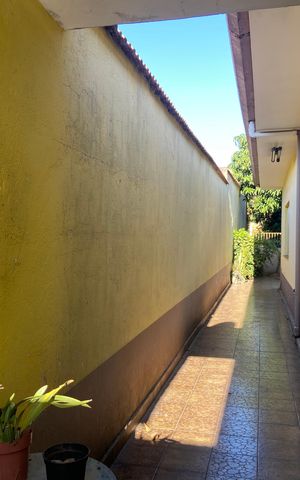 Casa à venda com 500m², 3 quartos e 3 vagas Casa à venda com 500m², 3 quartos e 3 vagasÁrea externa
