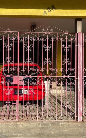 Casa à venda com 500m², 3 quartos e 3 vagas Casa à venda com 500m², 3 quartos e 3 vagasFachada