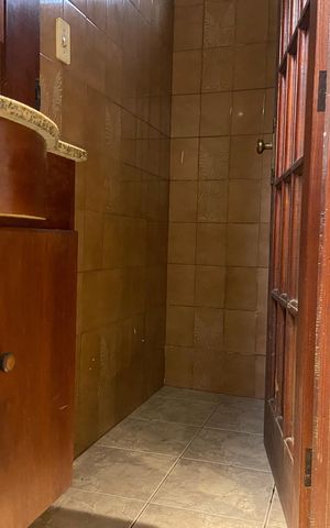 Casa à venda com 500m², 3 quartos e 3 vagas Casa à venda com 500m², 3 quartos e 3 vagasLavabo