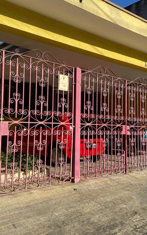 Casa à venda com 500m², 3 quartos e 3 vagas Casa à venda com 500m², 3 quartos e 3 vagasFachada