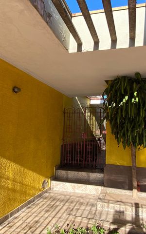 Casa à venda com 500m², 3 quartos e 3 vagas Casa à venda com 500m², 3 quartos e 3 vagasGaragem e Entrada