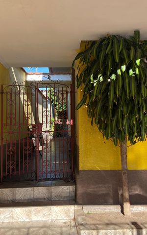 Casa à venda com 500m², 3 quartos e 3 vagas Casa à venda com 500m², 3 quartos e 3 vagasGaragem e Entrada