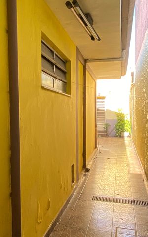 Casa à venda com 500m², 3 quartos e 3 vagas Casa à venda com 500m², 3 quartos e 3 vagasÁrea externa
