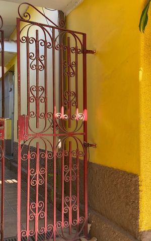 Casa à venda com 500m², 3 quartos e 3 vagas Casa à venda com 500m², 3 quartos e 3 vagasGaragem e Entrada