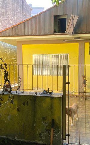 Casa à venda com 500m², 3 quartos e 3 vagas Casa à venda com 500m², 3 quartos e 3 vagasÁrea externa