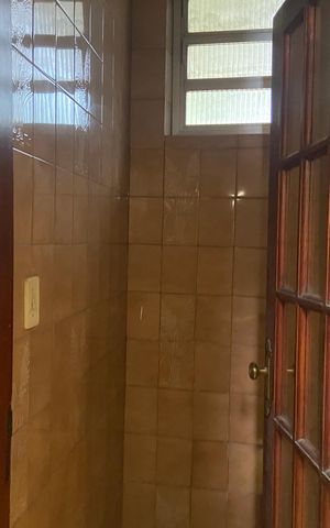 Casa à venda com 500m², 3 quartos e 3 vagas Casa à venda com 500m², 3 quartos e 3 vagasLavabo