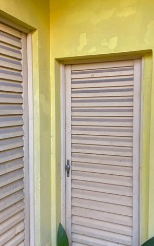 Casa à venda com 500m², 3 quartos e 3 vagas Casa à venda com 500m², 3 quartos e 3 vagasÁrea externa - Jardim