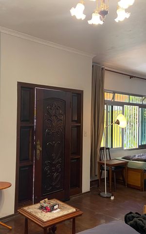 Casa à venda com 500m², 3 quartos e 3 vagas Casa à venda com 500m², 3 quartos e 3 vagasSala
