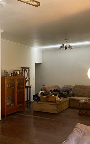 Casa à venda com 500m², 3 quartos e 3 vagas Casa à venda com 500m², 3 quartos e 3 vagasSala