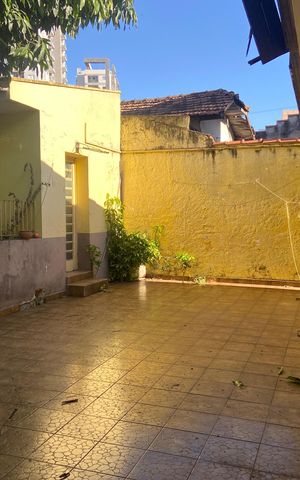 Casa à venda com 500m², 3 quartos e 3 vagas Casa à venda com 500m², 3 quartos e 3 vagasÁrea externa