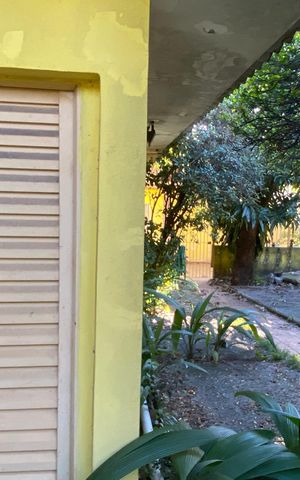 Casa à venda com 500m², 3 quartos e 3 vagas Casa à venda com 500m², 3 quartos e 3 vagasÁrea externa - Jardim