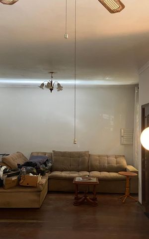 Casa à venda com 500m², 3 quartos e 3 vagas Casa à venda com 500m², 3 quartos e 3 vagasSala