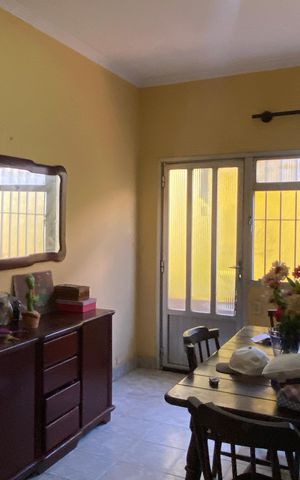 Casa à venda com 500m², 3 quartos e 3 vagas Casa à venda com 500m², 3 quartos e 3 vagasSala de Jantar