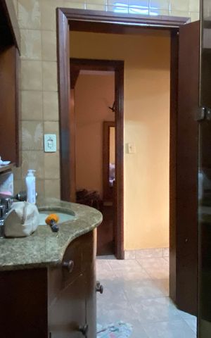 Casa à venda com 500m², 3 quartos e 3 vagas Casa à venda com 500m², 3 quartos e 3 vagasBanheiro 2
