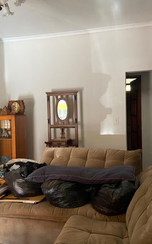 Casa à venda com 500m², 3 quartos e 3 vagas Casa à venda com 500m², 3 quartos e 3 vagasSala