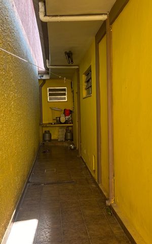 Casa à venda com 500m², 3 quartos e 3 vagas Casa à venda com 500m², 3 quartos e 3 vagasÁrea externa