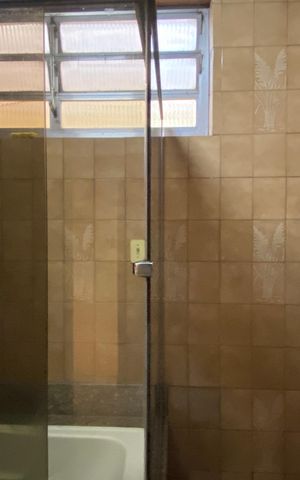 Casa à venda com 500m², 3 quartos e 3 vagas Casa à venda com 500m², 3 quartos e 3 vagasBanheiro 2